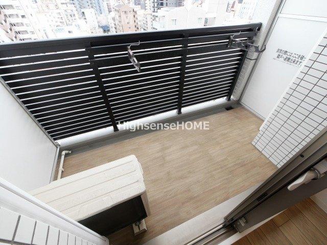 バルコニー　暖かな日差しのふりそそぐバルコニー