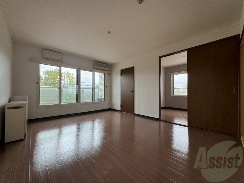 居室・リビング　広くてきれいなリビングです！快適に過ごせそうですね。