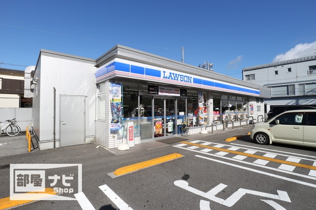コンビニ　ローソン高知六泉寺町店（コンビニ）まで401m