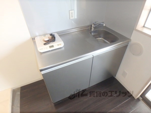 キッチン　控えめなキッチン