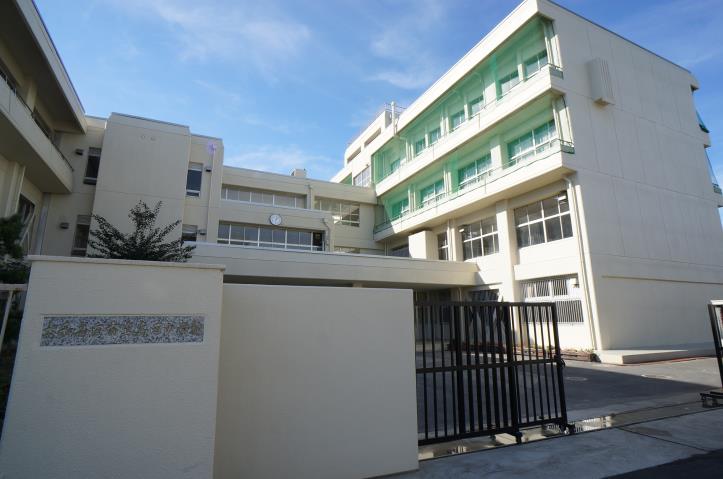 中学校　大和高田市立高田中学校（中学校）まで1543m