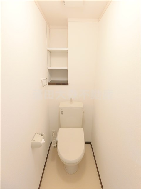 トイレ　温水洗浄便座付きのトイレ