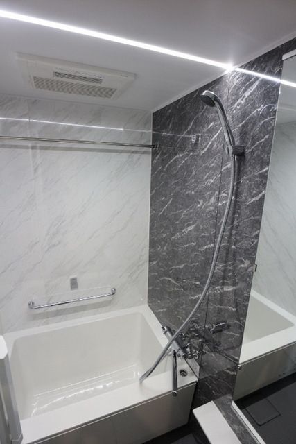 バス・シャワールーム　※別部屋参考写真