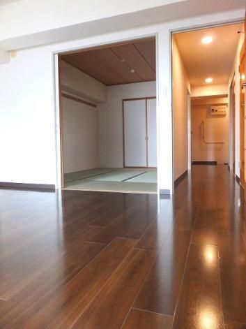 居室・リビング　☆明るい居間☆