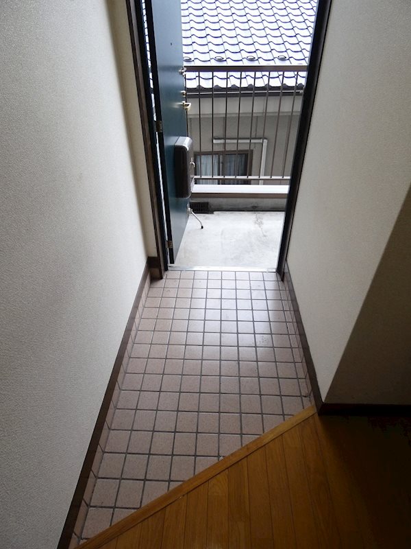 玄関　※以下他号室参考写真となります。