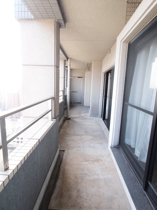 バルコニー　広めのバルコニーで、お洗濯物も沢山乾きます。