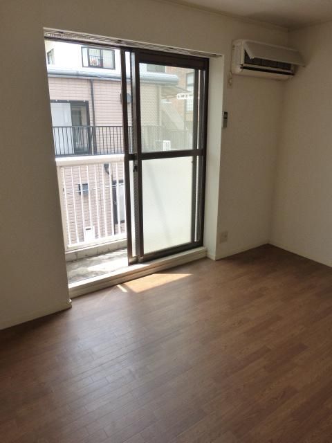 居室・リビング　明るい室内です