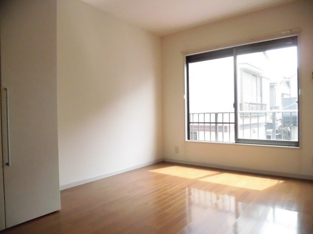 居室・リビング　※別室参考写真※洋室７．２帖！　可動式の収納あり♪