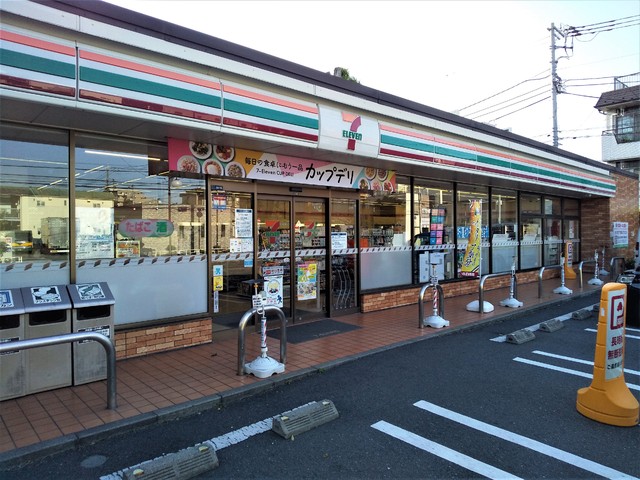 コンビニ　セブンイレブン北区浮間中央通り店（コンビニ）まで350m