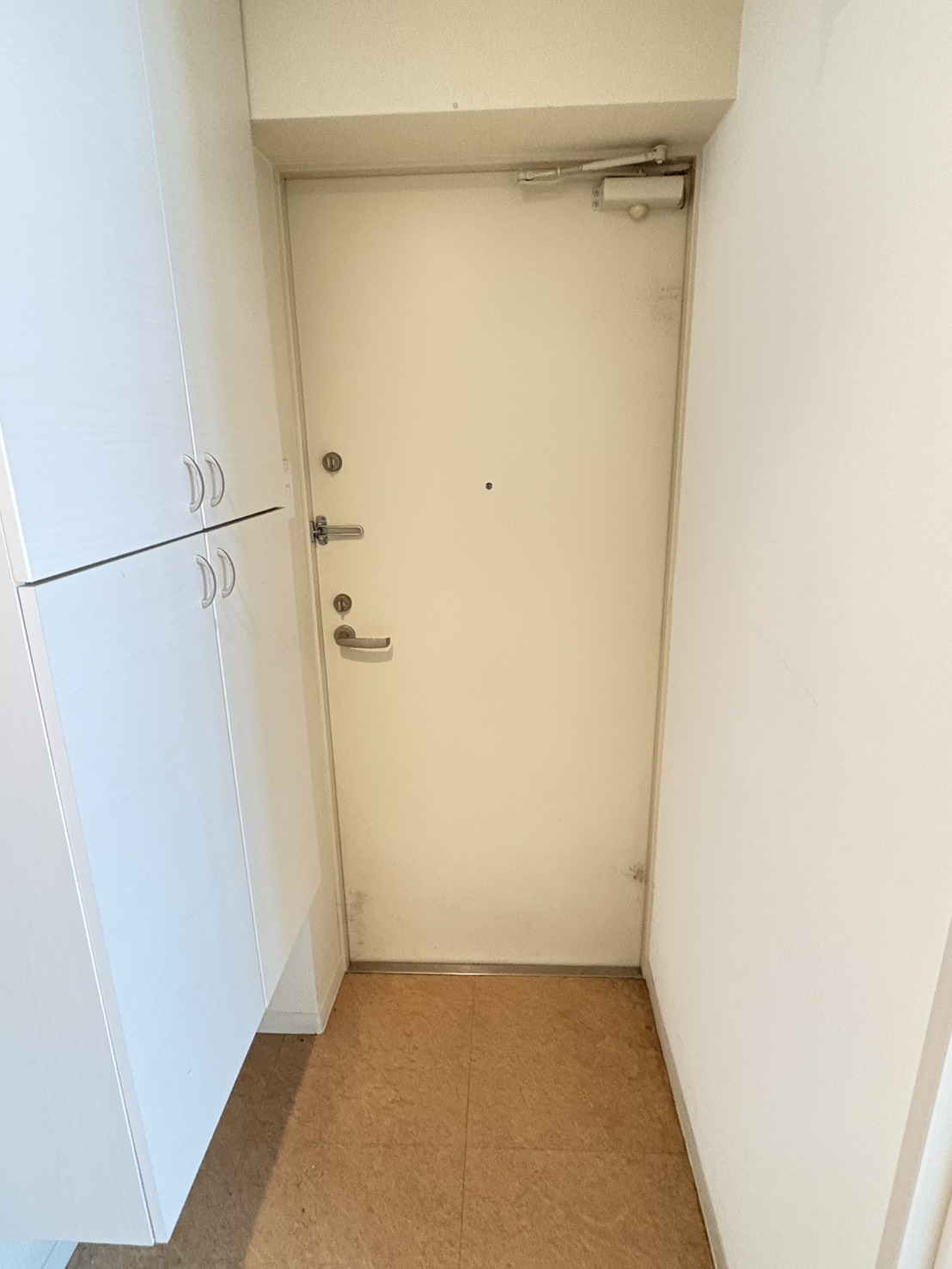 玄関　他号室のお写真です。参考にご覧ください。