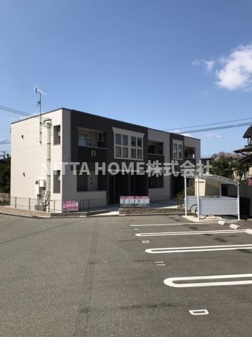 建物外観　鉄骨造のアパート★駐車場１台無料付きです◎