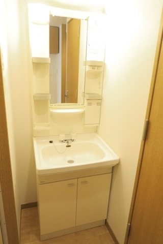 洗面設備　朝に便利な独立洗面台完備♪
