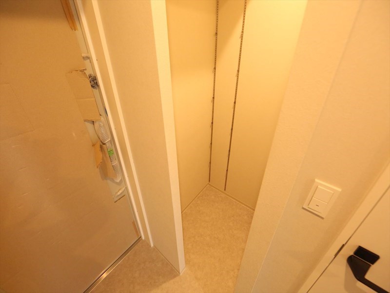 玄関　玄関　シューズクローク付（収納充実してます）