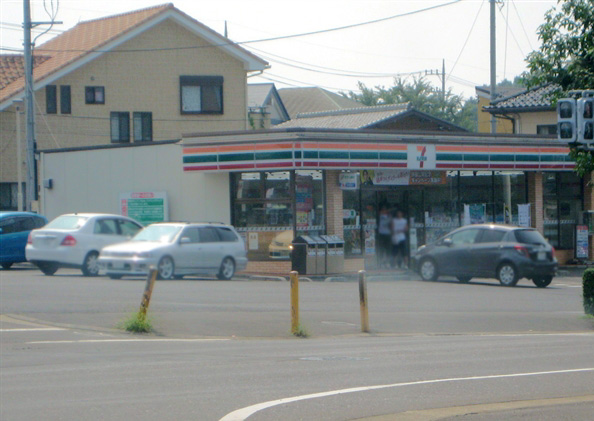 コンビニ　セブンイレブン 牛久南店（コンビニ）まで298m