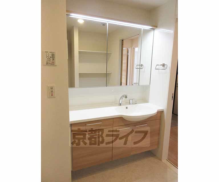 洗面設備　おっきな洗面所です