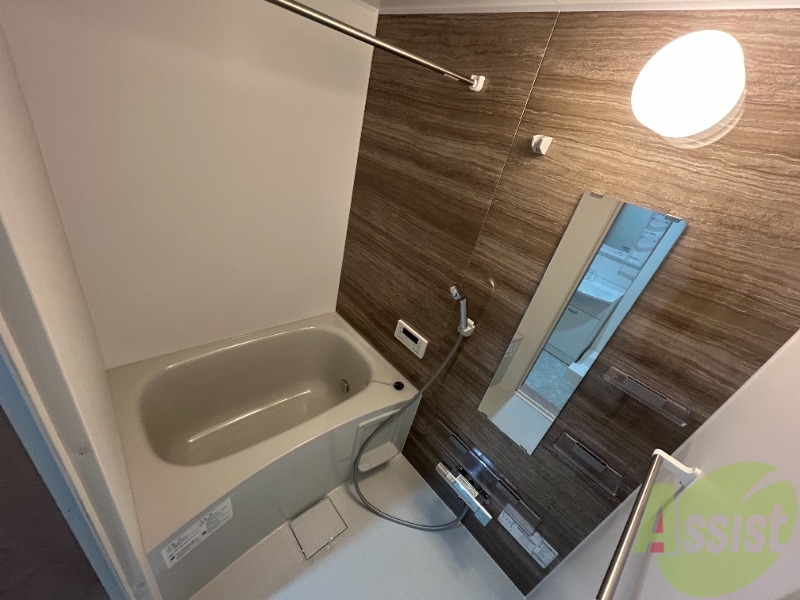 バス・シャワールーム　浴室は狭すぎず、シャワーも浴びやすそうです。