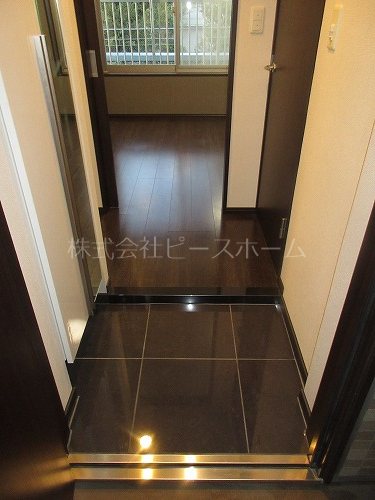 玄関　※別号室参考写真