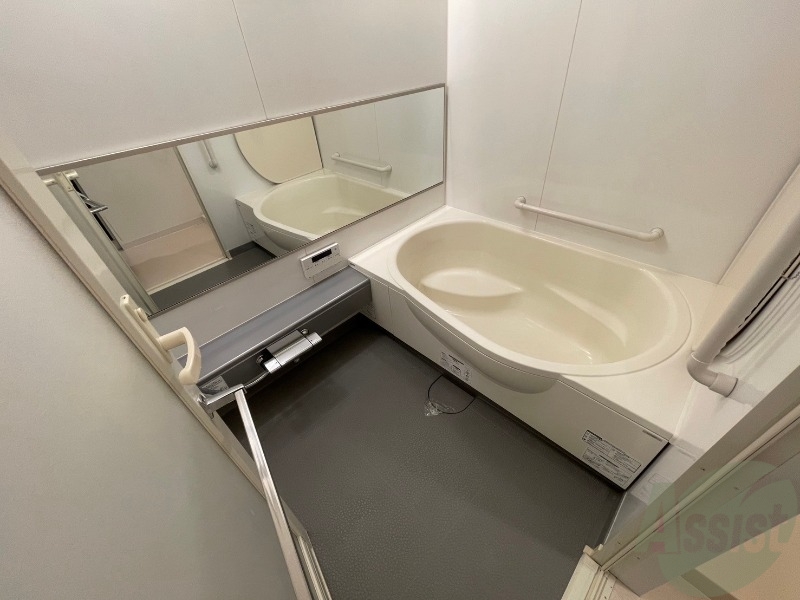 バス・シャワールーム　お風呂になります。一日の疲れを癒してくださいね。