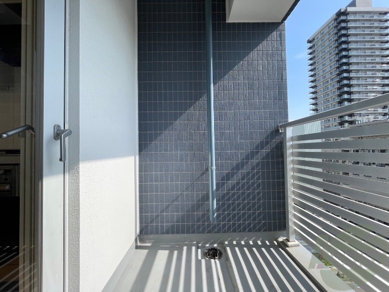 バルコニー　バルコニーです。洗濯物を干すもよし、一息つくもよしですね。