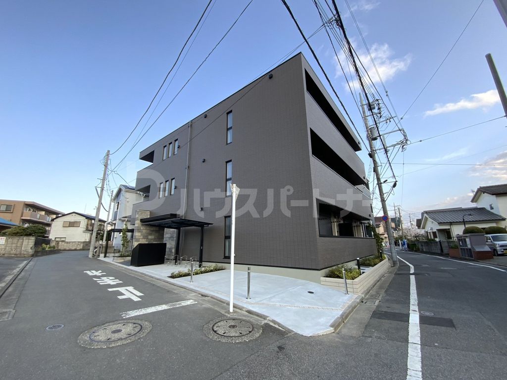 建物外観　駐車場