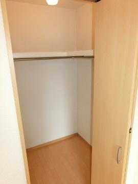 収納　ウォ―クインクローゼット