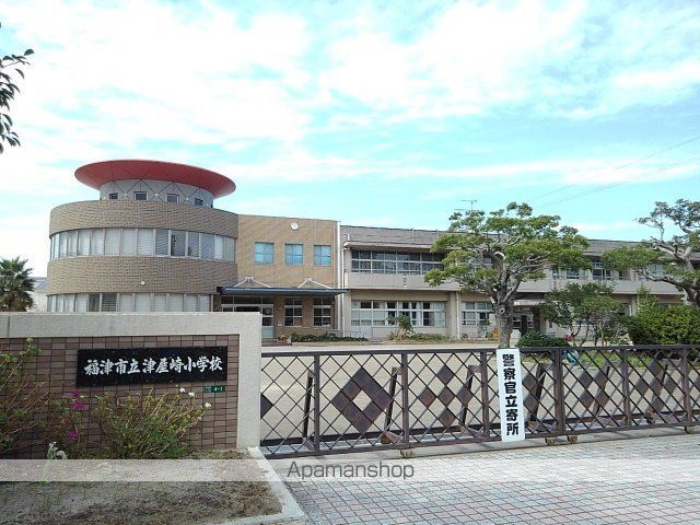小学校　津屋崎小学校（小学校）まで560m