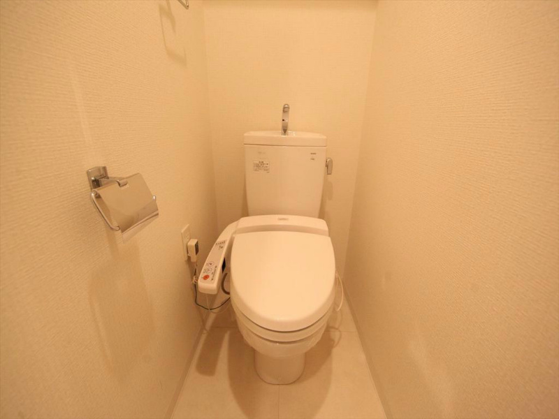 トイレ　温水洗浄暖房便座付トイレ