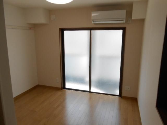 居室・リビング　★★明るい洋室★★