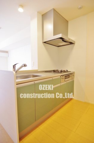 キッチン　3口ガスコンロでグリル付となります♪