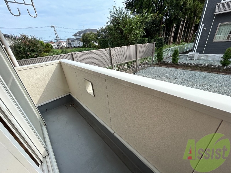 バルコニー　バルコニーは南向きです。暖かい日差しが望めそうですね。