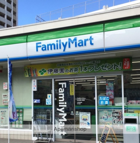 コンビニ　ファミリーマート（コンビニ）まで400m