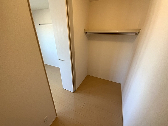 収納　参考写真　ウォークインクローゼット