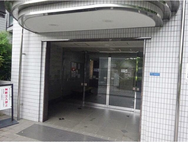 エントランス　お洒落な建物デザイン♪