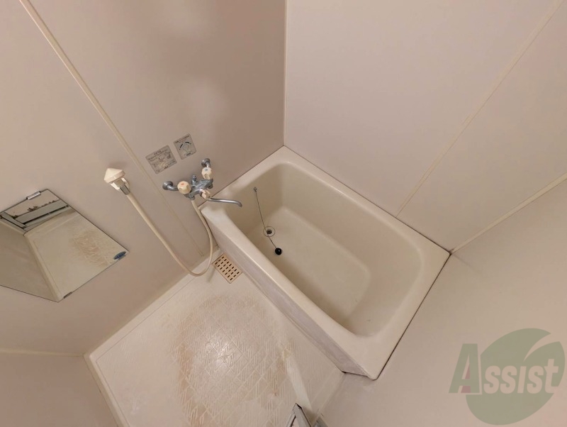 バス・シャワールーム　お風呂になります。一日の疲れを癒してくださいね。