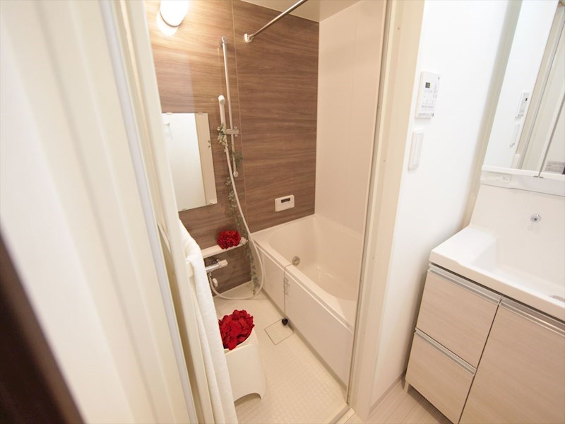 バス・シャワールーム　浴室暖房乾燥機付　追い焚き・オートバス機能付お風呂