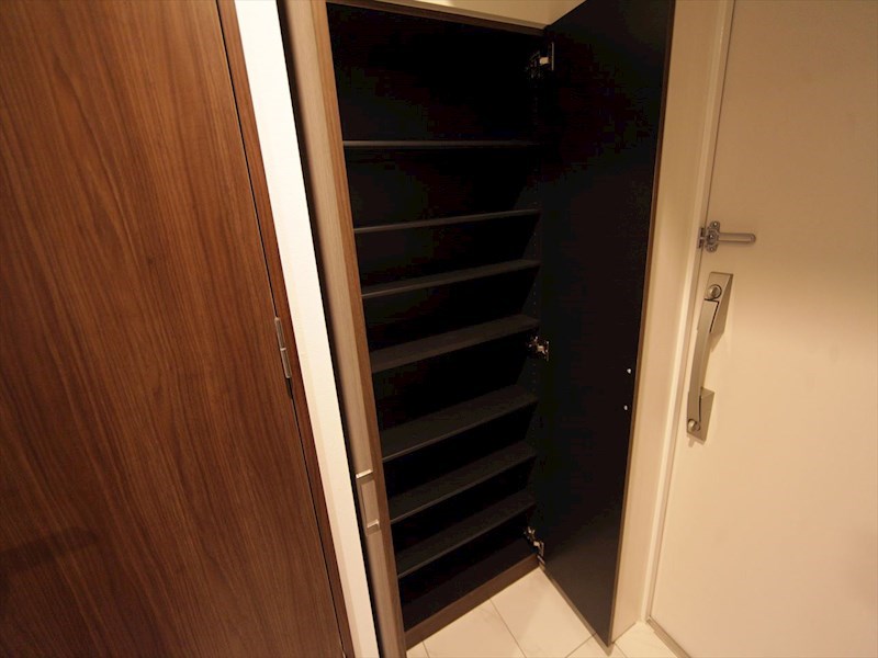 玄関　玄関　シューズボックス付（収納充実してます）