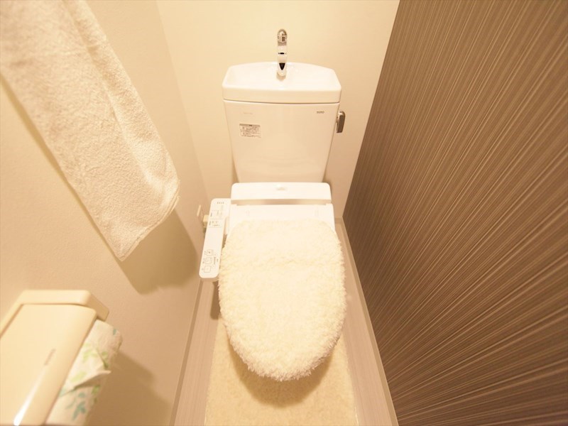 トイレ　温水洗浄暖房便座付トイレ