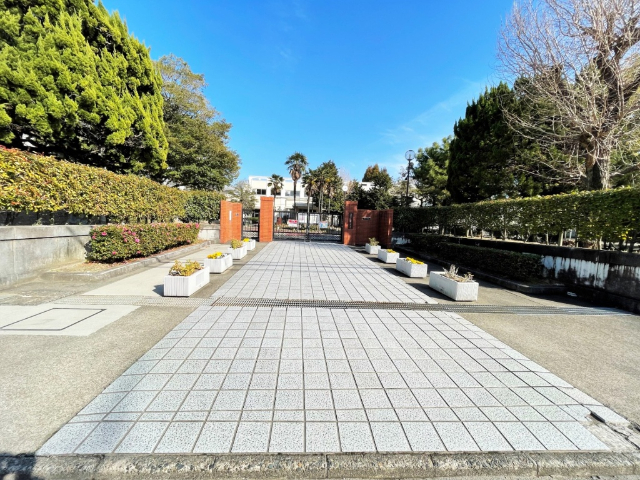 中学校　名古屋市立瑞穂ケ丘中学校（中学校）まで868m