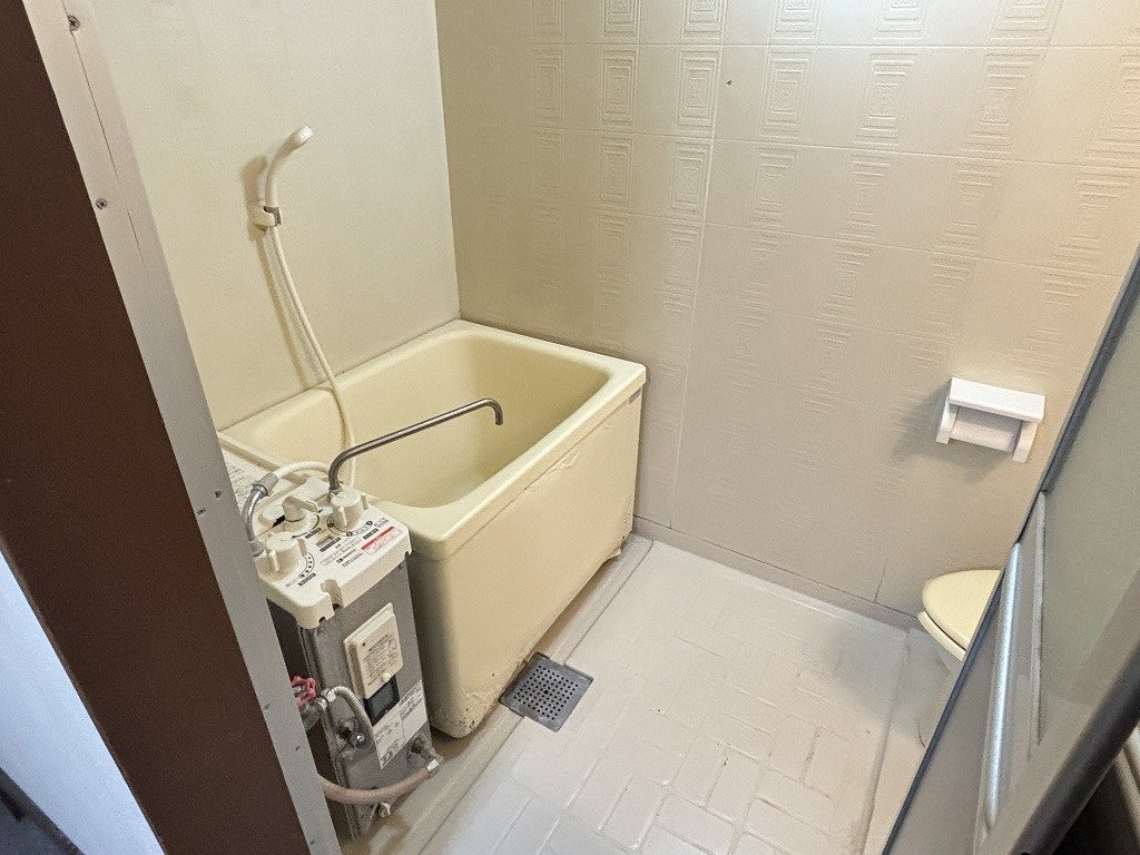 バス・シャワールーム　追焚き機能付きバスルーム（バランス釜）