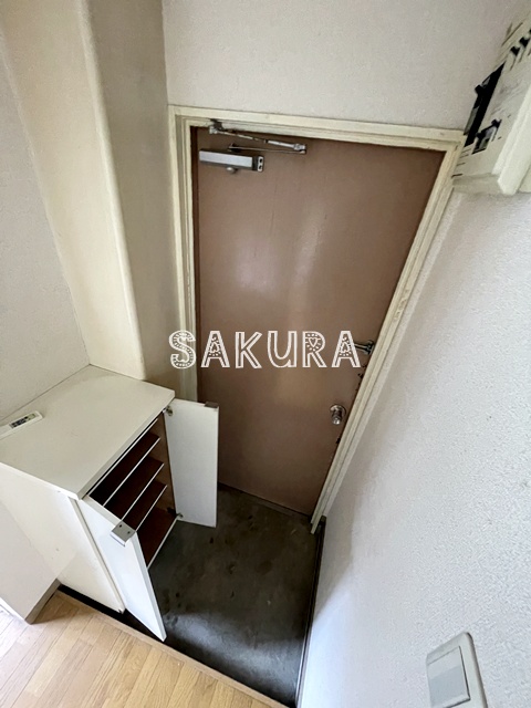 玄関　ゆったりとした玄関スペースです