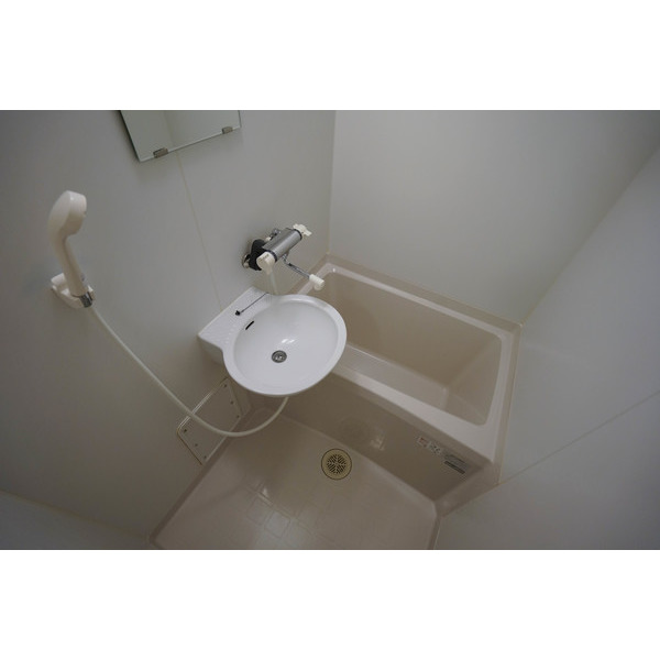 バス・シャワールーム　同じ建物の別の部屋