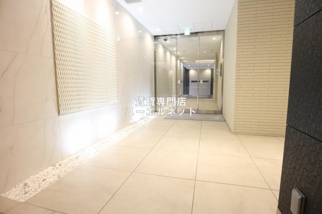 エントランス　毎日通る場所だからこそ、洗練された空間に