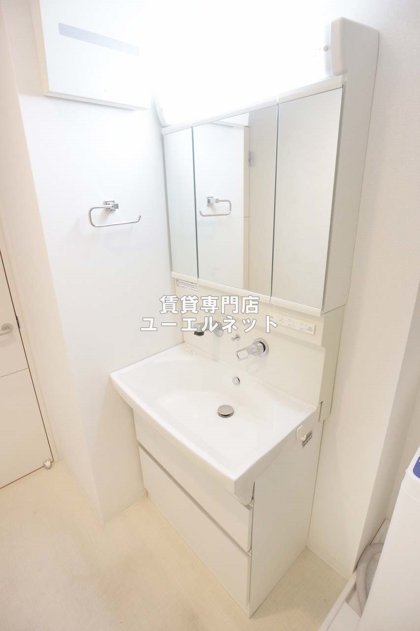 洗面設備　清潔感ある独立洗面台で毎日気持ちよく♪