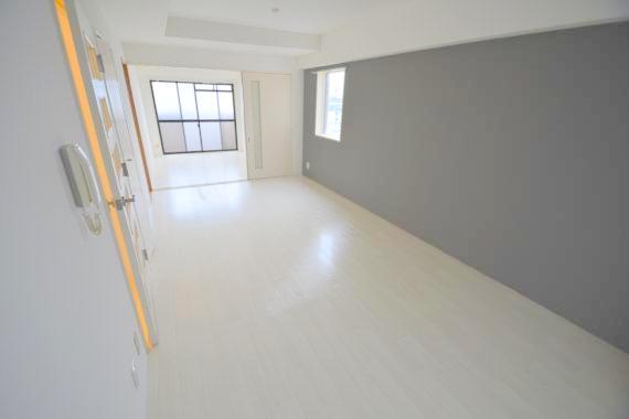 居室・リビング　広くて明るいリビングでご家族全員だんらんしましょう。