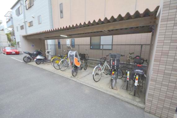 駐車場　あなたの大事な自転車も安心してとめることができますね。