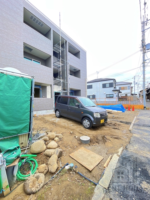 駐車場　外観（建設中）