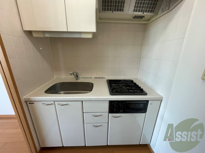 キッチン　キッチンにはリビングと分けれる扉が付いています！