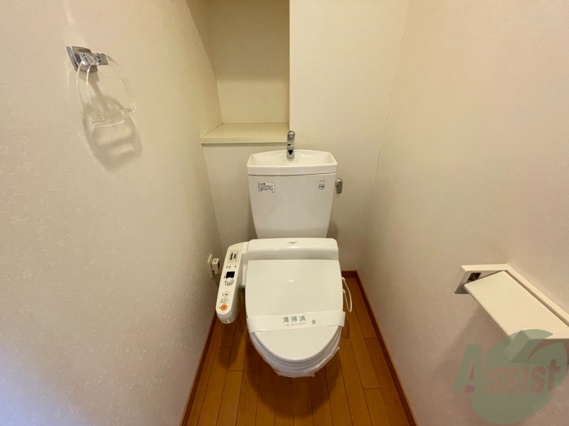 トイレ　トイレはウォッシュレット付きで嬉しいですね。