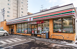コンビニ　セブンイレブン札幌北23条店（コンビニ）まで671m