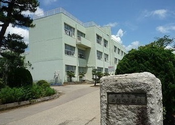 小学校　西鱈田小学校（小学校）まで850m